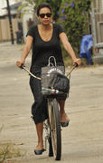 th_49649_RosarioDawsonridingabikeinVeniceCAJuli2010_06_122_118lo.jpg