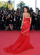 th_47748_RosarioDawsonScreeningofThisMustbethePlaceatthe64thinternationalfilmfestivalinCannes20.5.2011_73_122_258lo.jpg