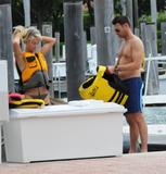 th_58057_celebrity_paradise.com_TheElder_JulianneHough2011_06_26_spendafunpackeddayinMiami33_122_48lo.jpg
