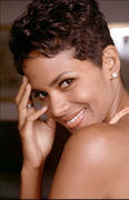 th_79400_HalleBerryInLA200210_122_535lo.jpg