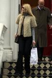 th_41453_celebrity_paradise.com_TheElder_ClaudiaSchiffer2010_12_07_schoolruninLondon17_122_568lo.jpg