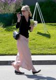 th_78927_Kirsten_Dunst_-_candids_while_out_and_about_in_LA_April_7_08_123_622lo.jpg
