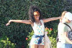 th_557670706_RihannaoutforshoppinginPortoCervo17.7.2012_19_122_64lo.jpg