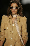 th_11513_md-lerage.com-ss05-rtw-paris-w-dior-010-x8ygskmg_122_827lo.jpg